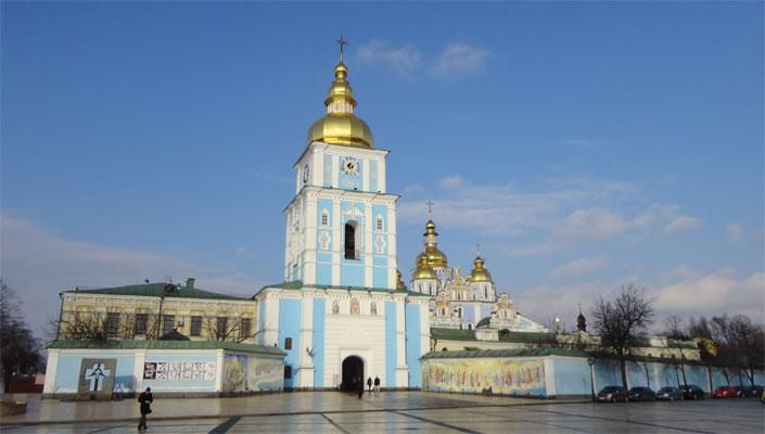 На Михайловской площади в Киеве открыли автомойку и шиномонтаж На Михайловской площади в Киеве открыли автомойку и шиномонтаж