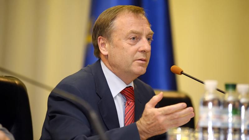 Екс-міністру часів Януковича повернули закордонний паспорт Екс-міністру часів Януковича повернули закордонний паспорт