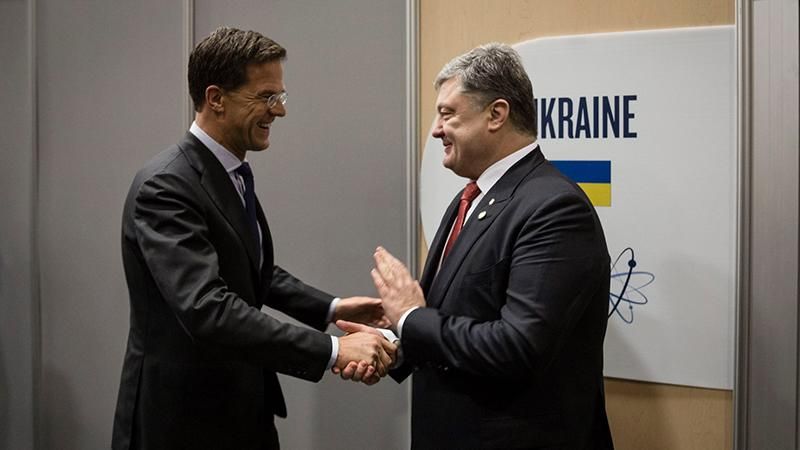 В ожидании референдума Порошенко скоординировал действия с премьером Нидерландов