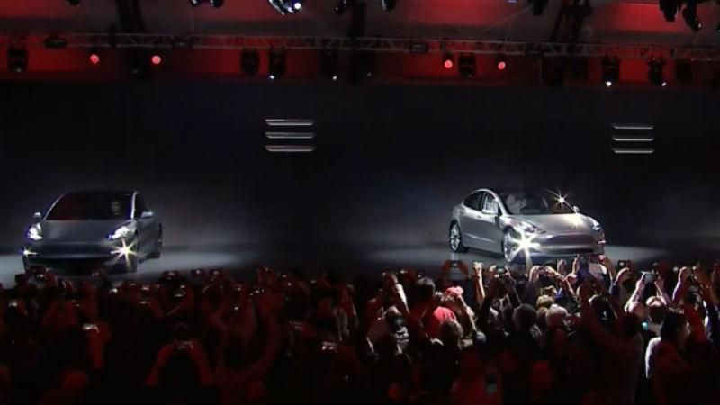 Нова розробка компанії Tesla: надшвидка машина за приємною ціною