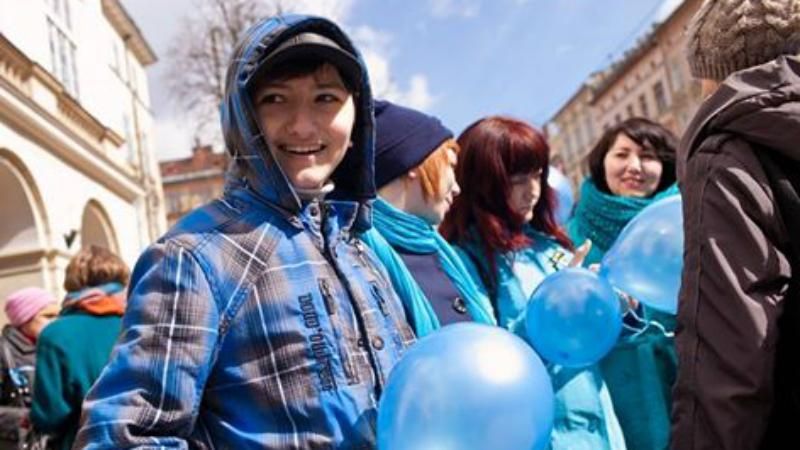 Украина в голубом: 2 апреля в мире распространяют информацию об аутизме Украина в голубом: 2 апреля в мире распространяют информацию об аутизме