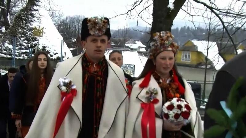 Як справляють колоритне гуцульське весілля Як справляють колоритне гуцульське весілля