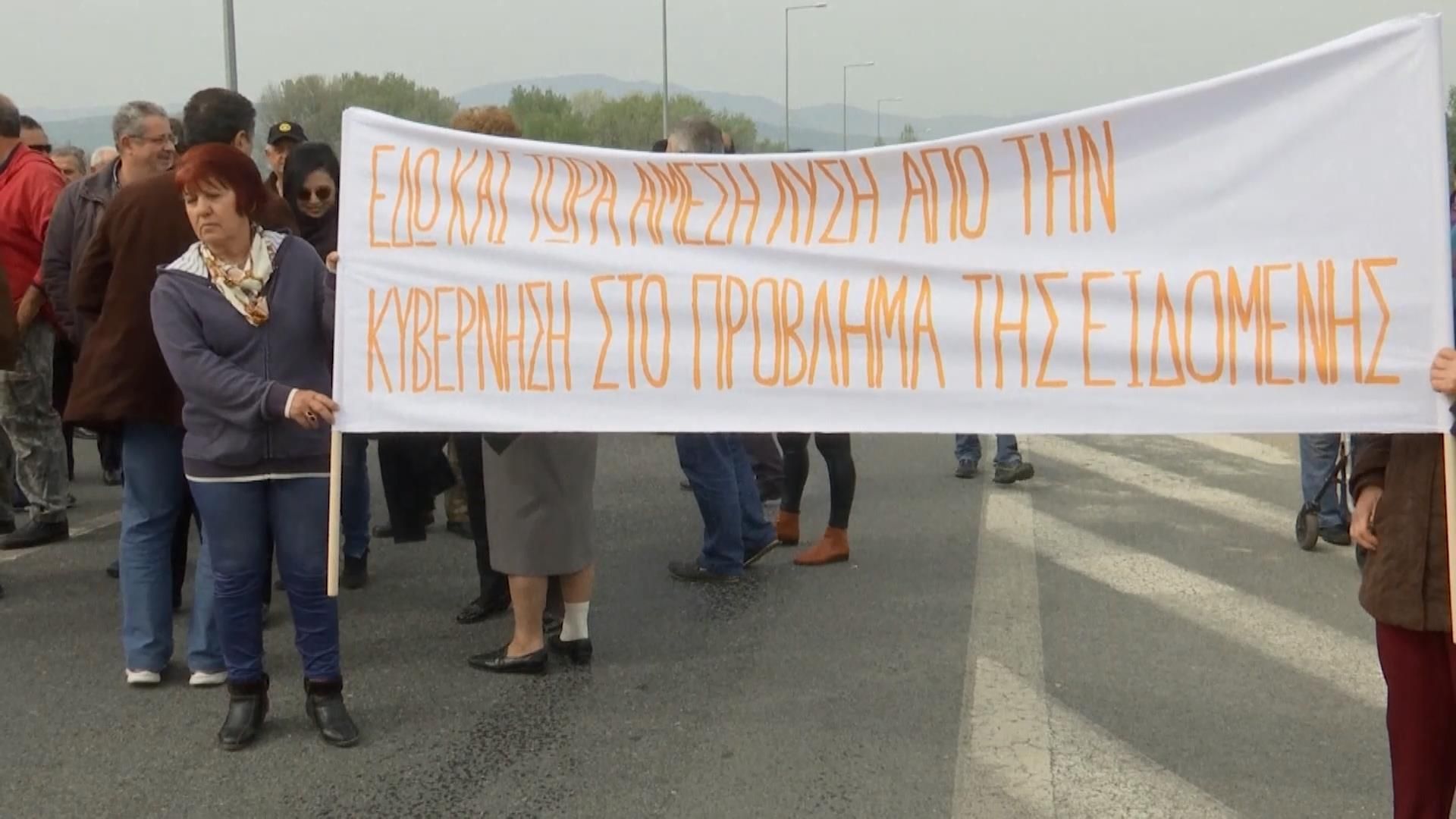 Грецькі фермери обурені: тисячі біженців зайняли їхні посівні поля Грецькі фермери обурені: тисячі біженців зайняли їхні посівні поля