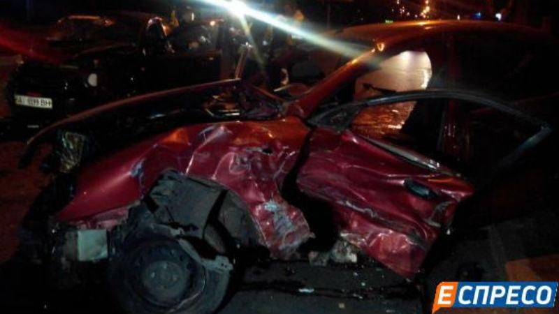 Страшна аварія в Києві. Машини розтрощені вщент Страшна аварія в Києві. Машини розтрощені вщент