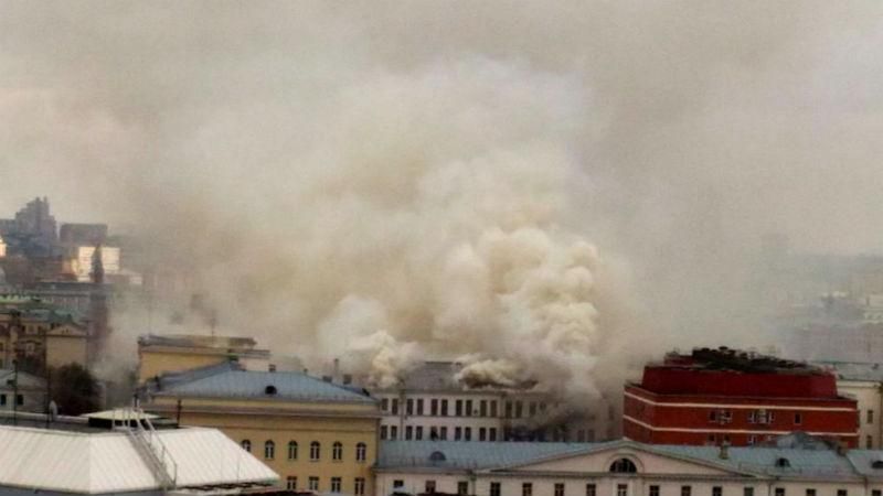 Сильный пожар в Минобороны России - объявлена высшая категория сложности 