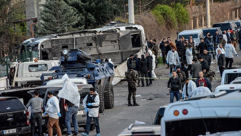 Жертвами теракта в Турции стали военные и полицейский