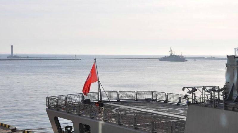 В порт Одессы вошли военные корабли Турции В порт Одессы вошли военные корабли Турции