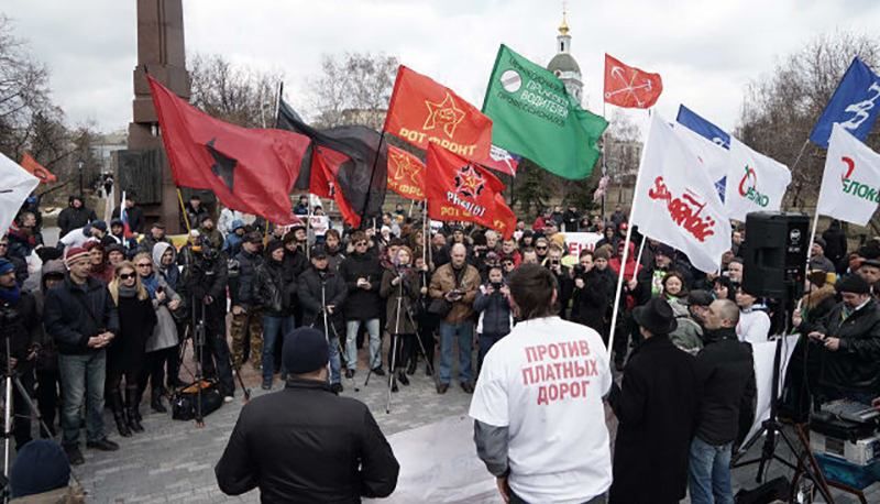 Дальнобойщики в Москве требуют отставки Путина и правительства