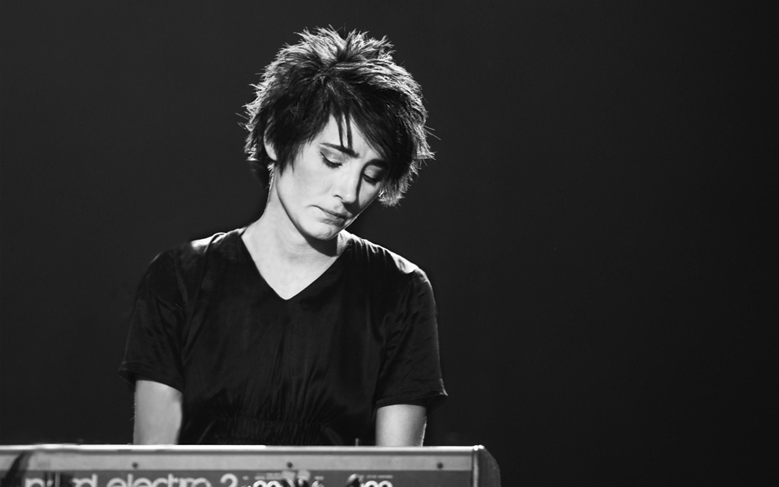 Против своих: Земфира на концерте откровенно высмеяла российских биатлонистов Против своих: Земфира на концерте откровенно высмеяла российских биатлонистов