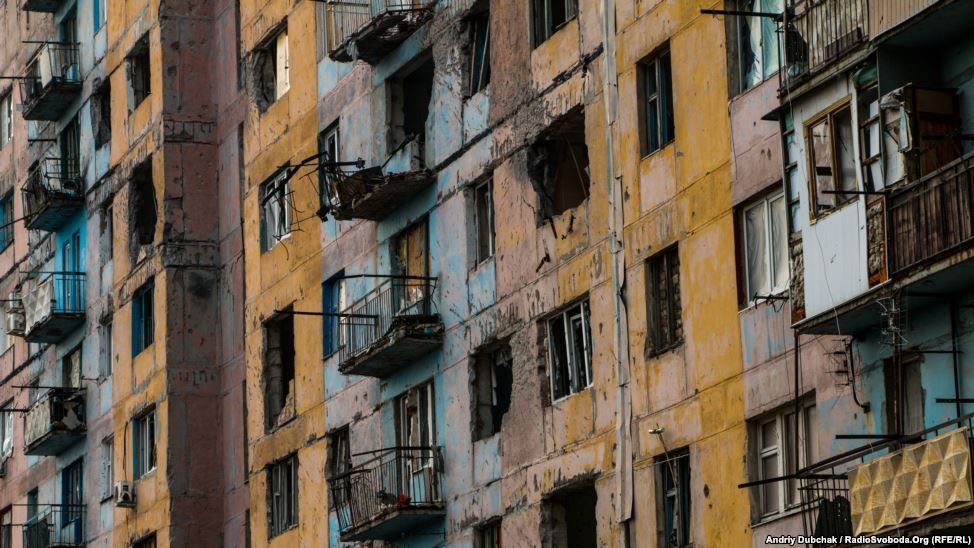 Мовчазні свідки війни: обстріляні будинки Авдіївки у моторошних фото