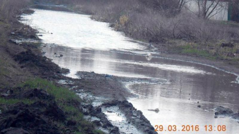 Река вместо улицы: как в оккупированной Макеевке месяц ремонтируют водопровод Река вместо улицы: как в оккупированной Макеевке месяц ремонтируют водопровод