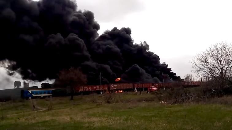 Цистерни з дизпаливом вибухнули на окупованій Луганщині