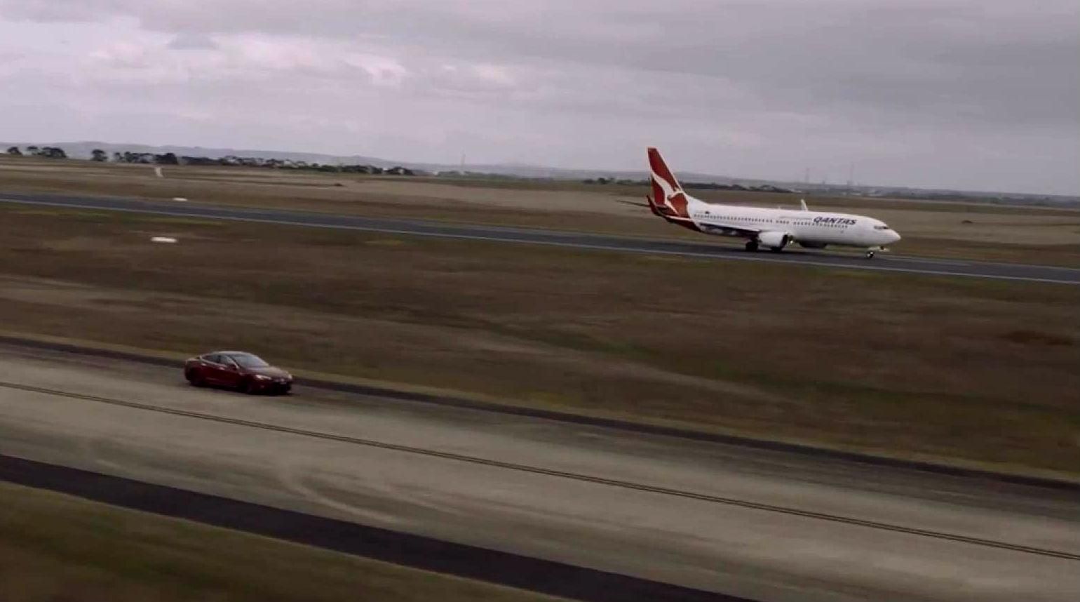 Эксперимент: кто быстрее – самолет или авто Эксперимент: кто быстрее – самолет или авто