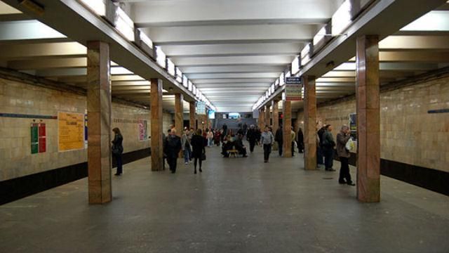 Пьяный мужчина спровоцировал аварию в киевском метро Пьяный мужчина спровоцировал аварию в киевском метро