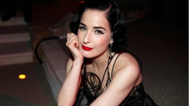 Американская звезда похвасталась украинской вышивкой: появились фото Американская звезда похвасталась украинской вышивкой: появились фото