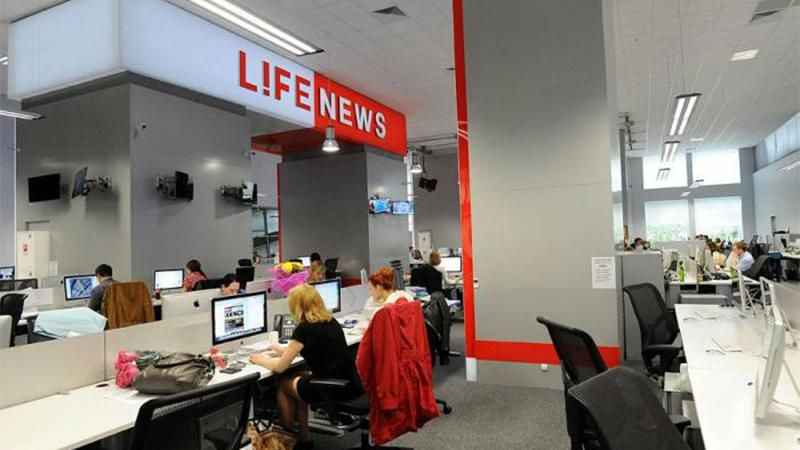 Російських пропагандистів з LifeNews видворили з Азербайджану Російських пропагандистів з LifeNews видворили з Азербайджану