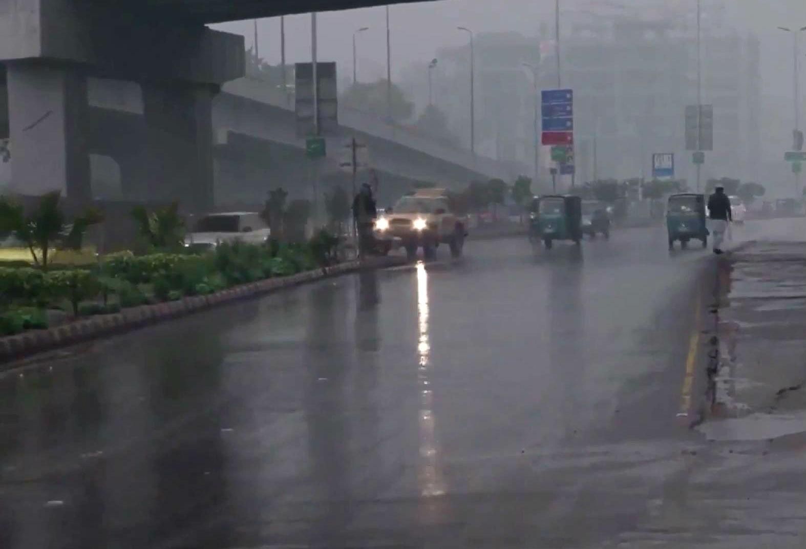 Страшна повінь у Пакистані забрала вже 70 життів