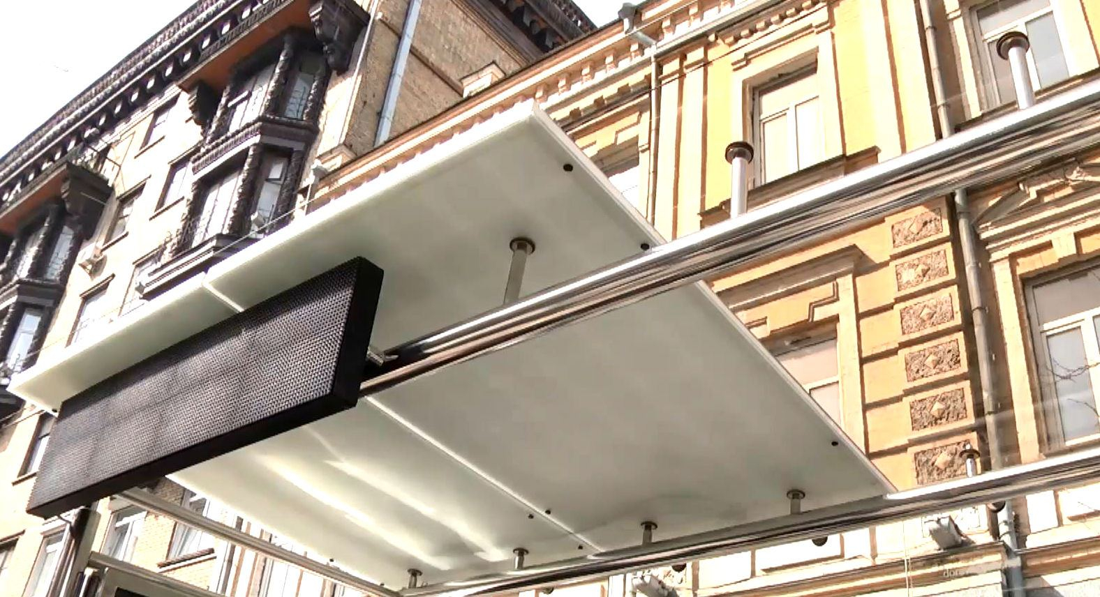 Автономная остановка и специальные автобусы: что сегодня показали в столице