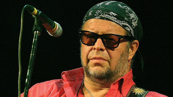 Гребенщиков спел в Харькове в сквере