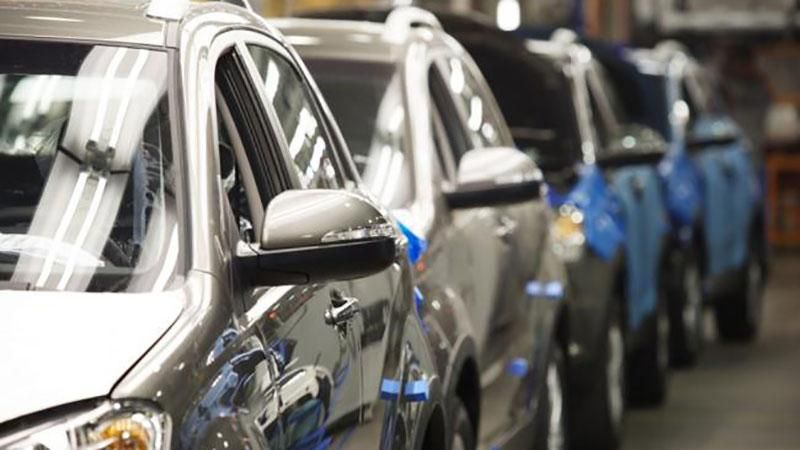 Яценюк доручив скасувати мито на імпортні автомобілі, крім російських Яценюк доручив скасувати мито на імпортні автомобілі, крім російських