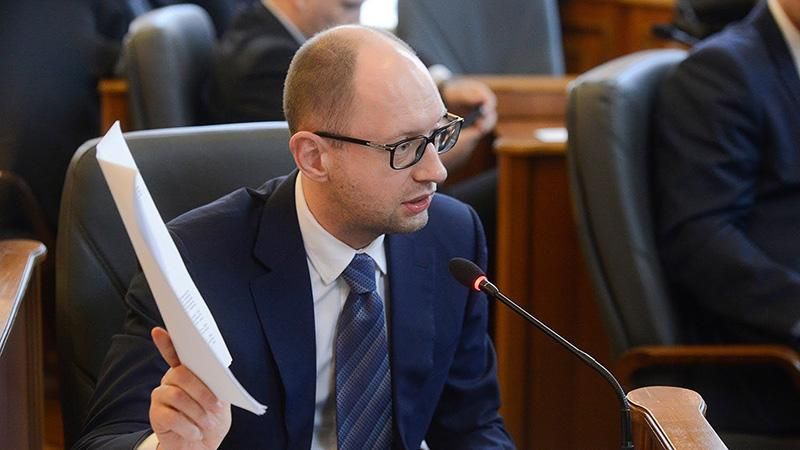 Яценюк хочет более жестких санкций в отношении России: предлагает запретить нефтепродукты Яценюк хочет более жестких санкций в отношении России: предлагает запретить нефтепродукты