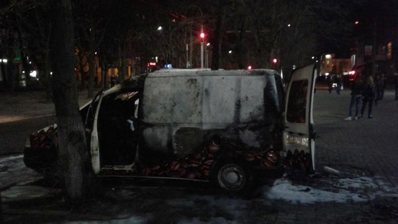 В центре Черкасс взорвался кофемобиль В центре Черкасс взорвался кофемобиль