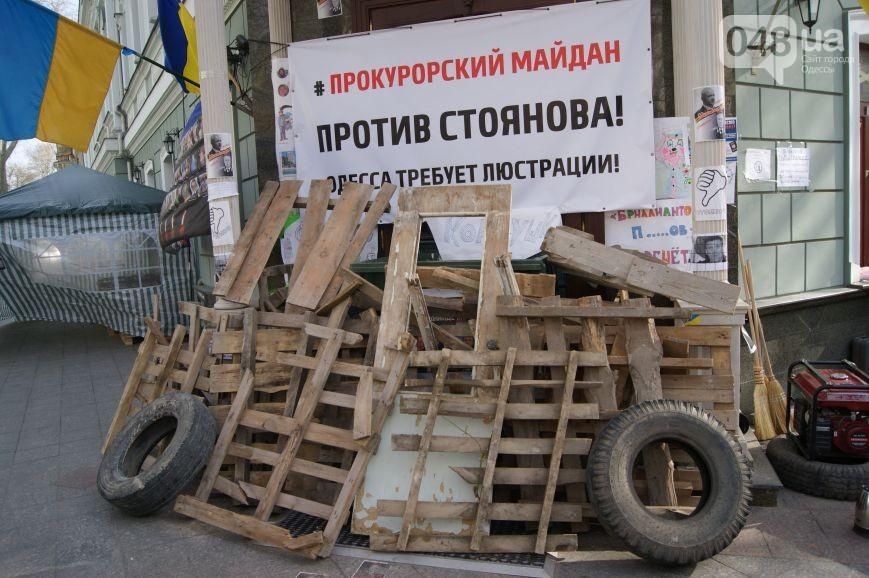Прокурорський майдан в Одесі обріс справжніми барикадами