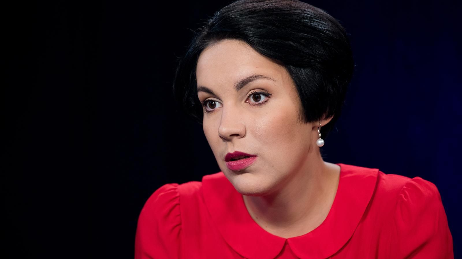 Відома журналістка розповіла про спробу спецслужб підключитись до її телефону Відома журналістка розповіла про спробу спецслужб підключитись до її телефону