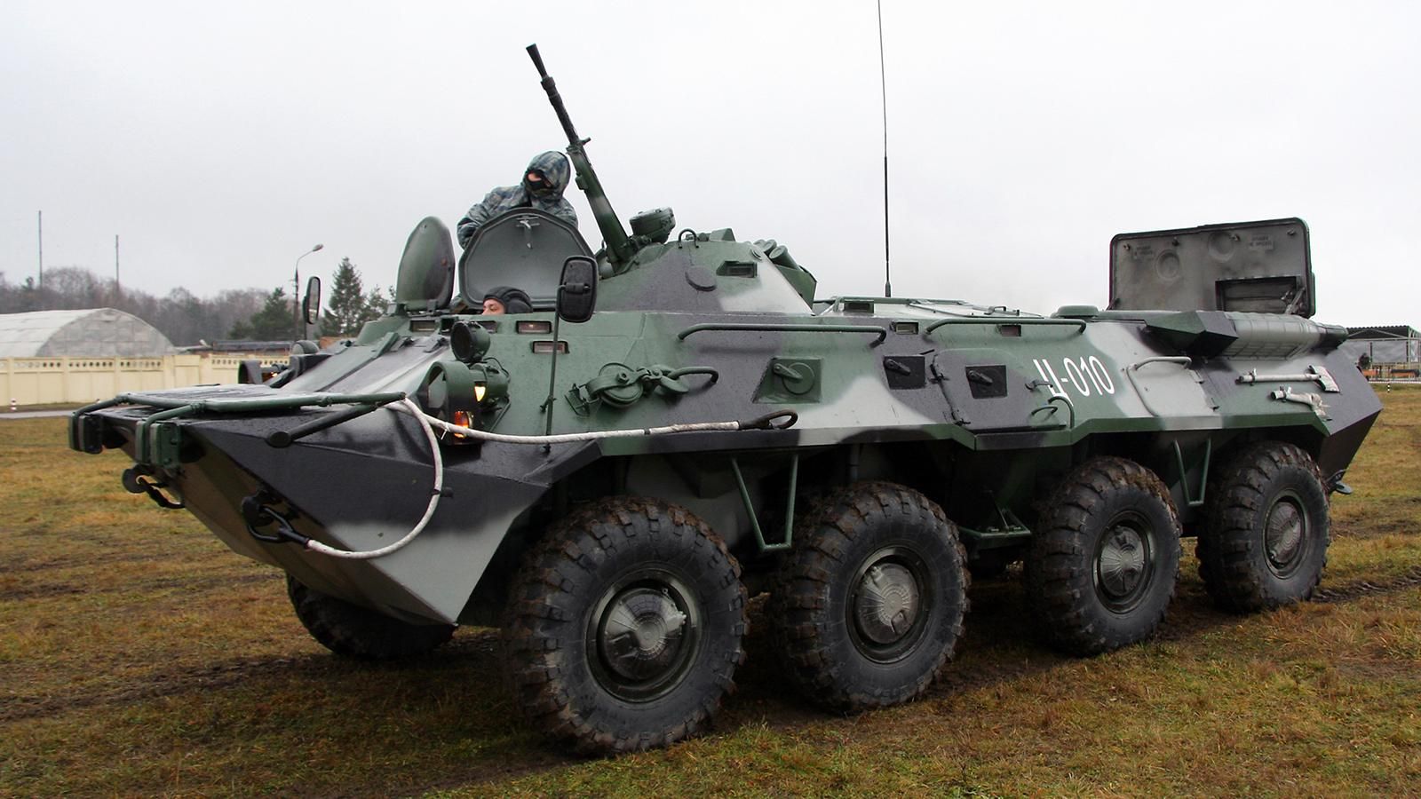 Російські окупанти вкрали бронетранспортер у своїх "колег" Російські окупанти вкрали бронетранспортер у своїх "колег"