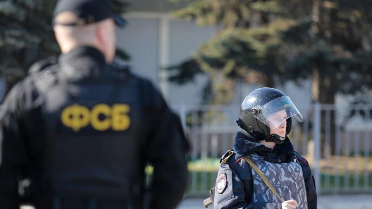 ФСБ проводит в Севастополе проверки из-за гимна-пародии на торжественном мероприятии