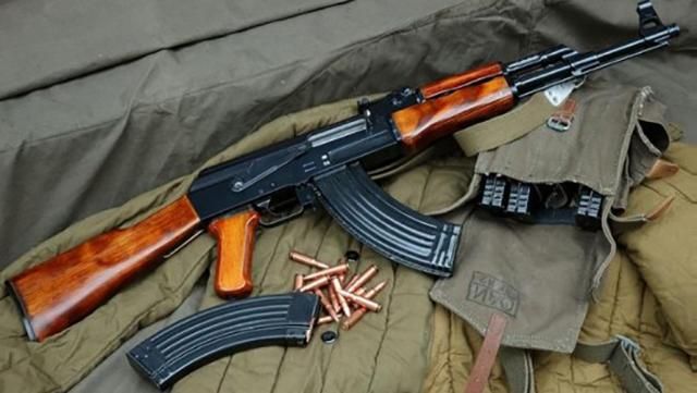 Медведев объяснил, почему Россия продает оружие обеим сторонам конфликта в Карабахе