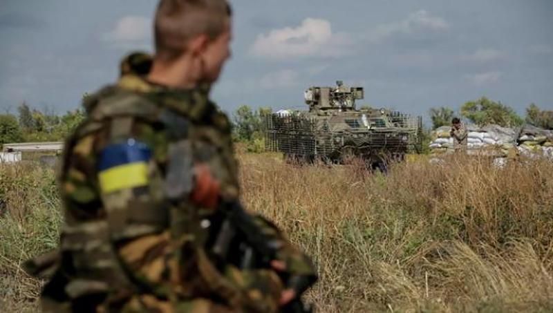 Напряженность в зоне АТО не уменьшается: украинские военные стреляют в ответ