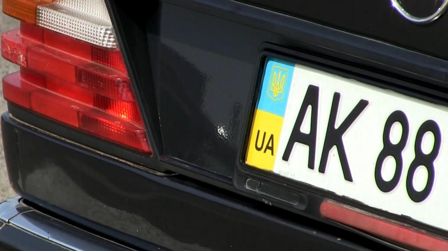 "Покращення" від окупантів: жителі Криму масово продають авто "Покращення" від окупантів: жителі Криму масово продають авто