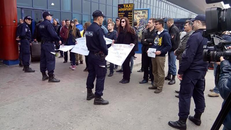 В аеропорту Кишинева заблокували військову делегацію з Росії