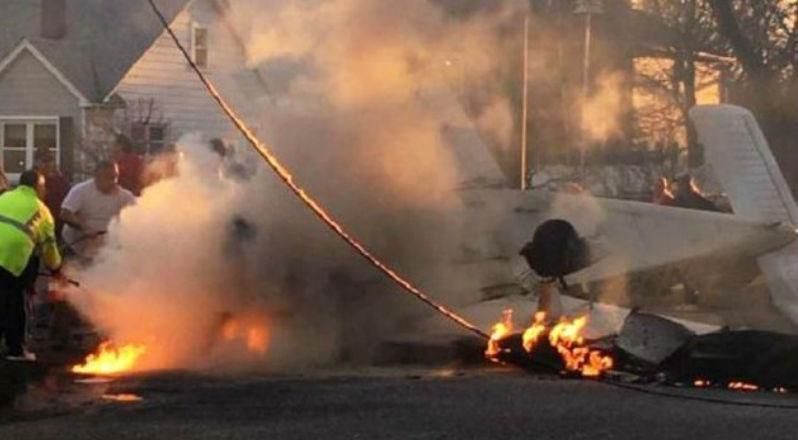 Самолет упал на жилой дом в Нью-Йорке Самолет упал на жилой дом в Нью-Йорке