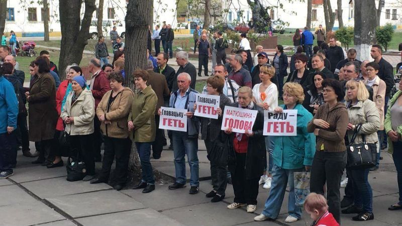 Депутати захопили селищну раду на Київщині і штампують підозрілі рішення