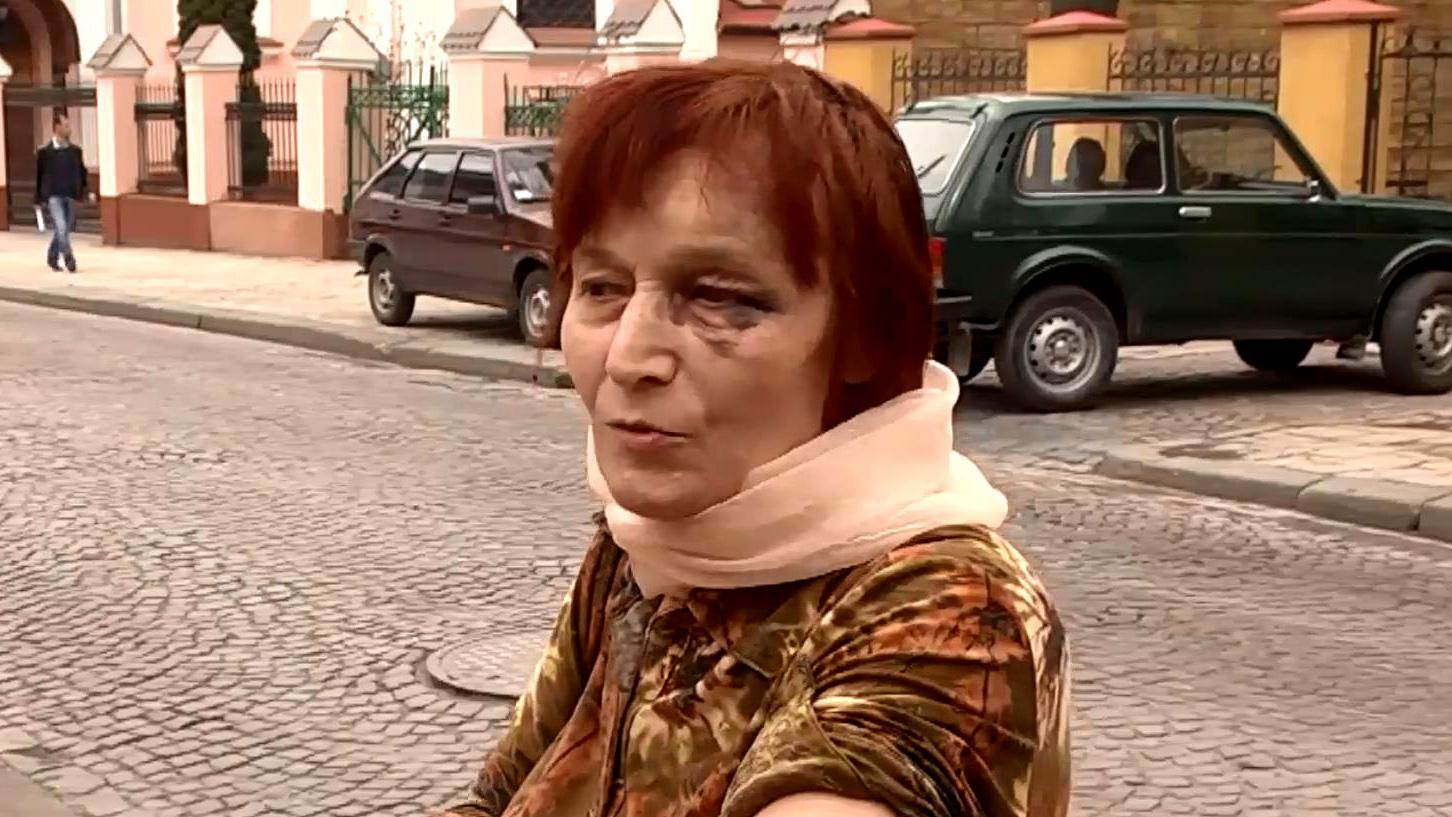 Неадекватная молодая мама держит в страхе целый район Львова