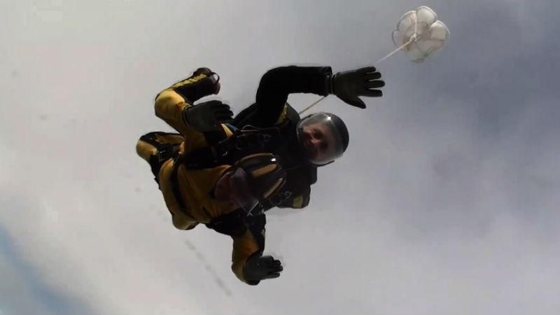 Відчайдушний британський ветеран екстремально відсвяткував своє сторіччя Відчайдушний британський ветеран екстремально відсвяткував своє сторіччя