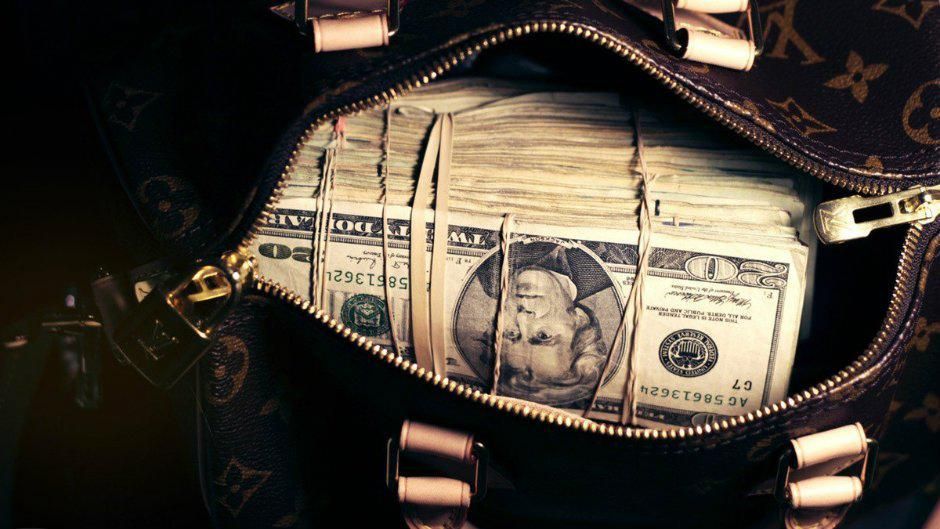 "Злочин на мільйон": на Закарпатті пограбували секретаря суду "Злочин на мільйон": на Закарпатті пограбували секретаря суду