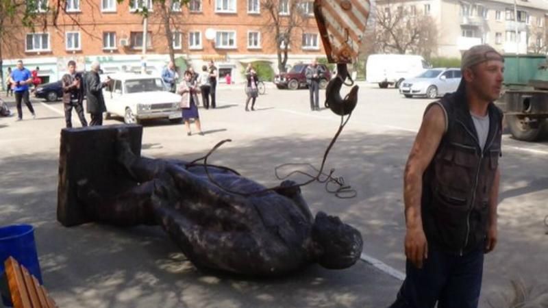 Ленінопад триває: ще один пам'ятник вождю не втримався на Харківщині