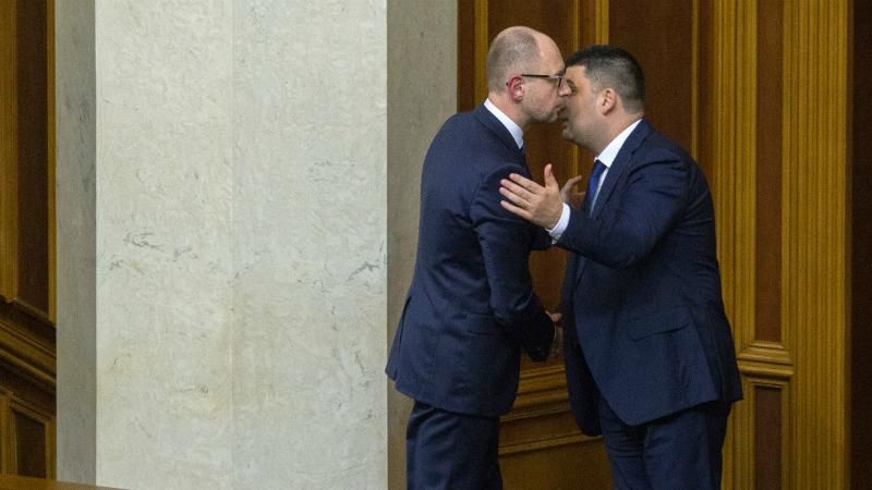 Луценко розповів, як Яценюк давав прем’єрські настанови Гройсману Луценко розповів, як Яценюк давав прем’єрські настанови Гройсману