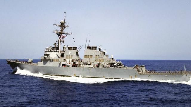 У мережі з’явилося відео, як винищувачі Росії імітували атаку військового корабля США У мережі з’явилося відео, як винищувачі Росії імітували атаку військового корабля США