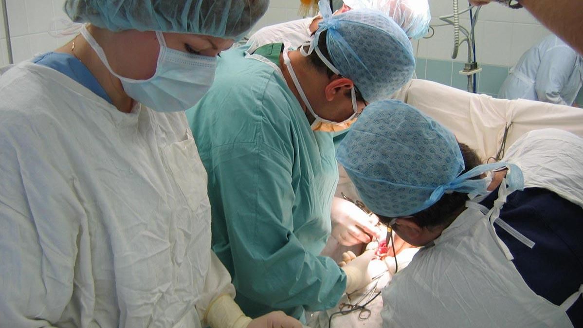 Українські лікарі вперше пересадили легені від живого донора