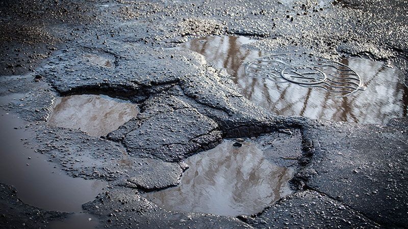 Украина потеряет колоссальную сумму из-за плохих дорог Украина потеряет колоссальную сумму из-за плохих дорог