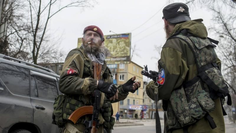 Мешканці окупованих міст на межі: одного терориста підстрелили, в іншого — перелом