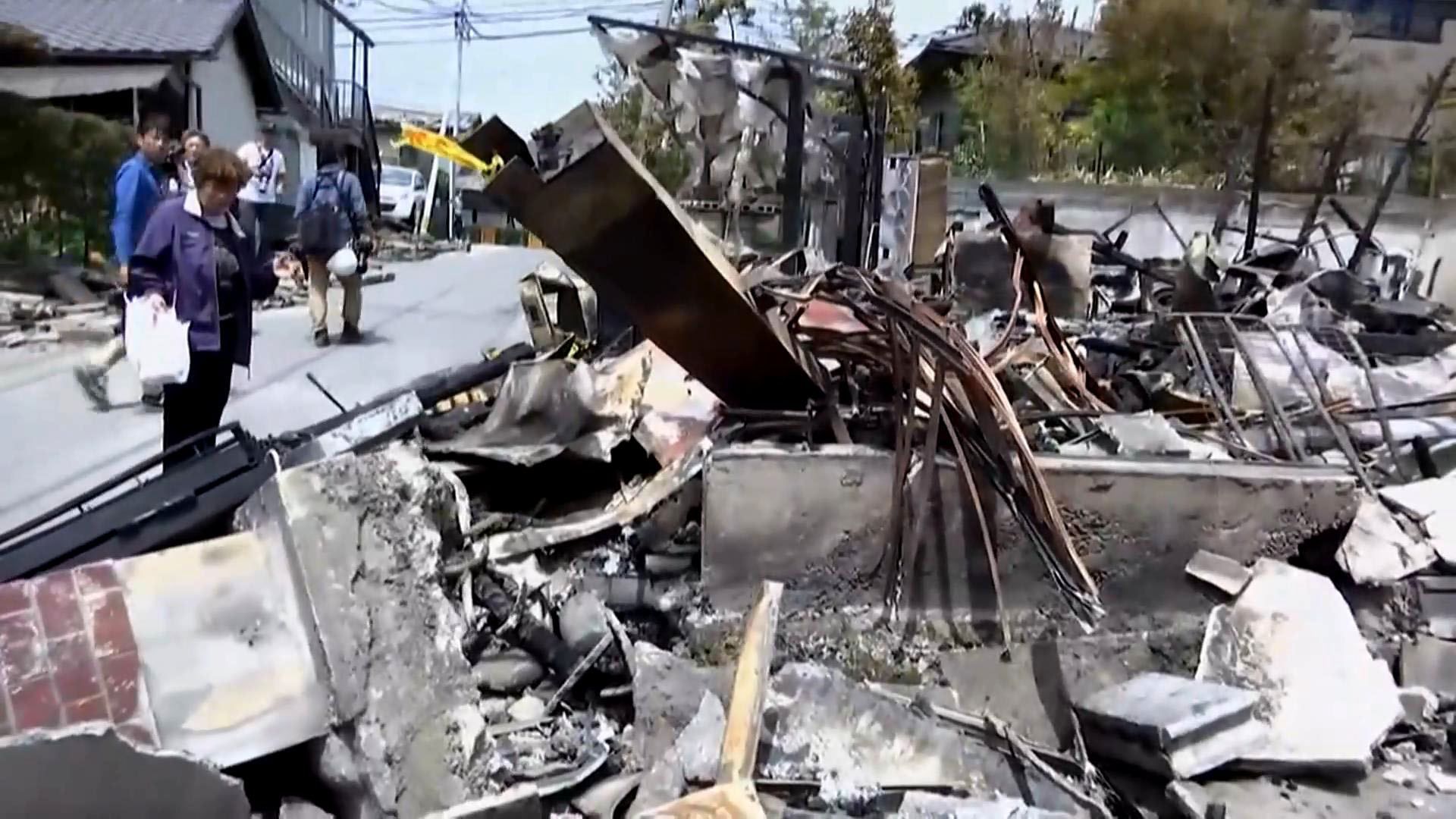 Друга хвиля землетрусу прокотилась Японією, кількість жертв зросла Друга хвиля землетрусу прокотилась Японією, кількість жертв зросла