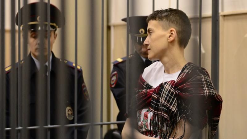 Адвокат пояснил затяжную сухую голодовку Савченко: ей принудительно вливают физраствор
