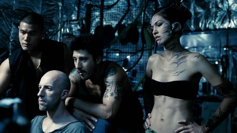 Фильм дня. "13-й район: Ультиматум" — боевик по сценарию Люка Бессона о спасении Парижа