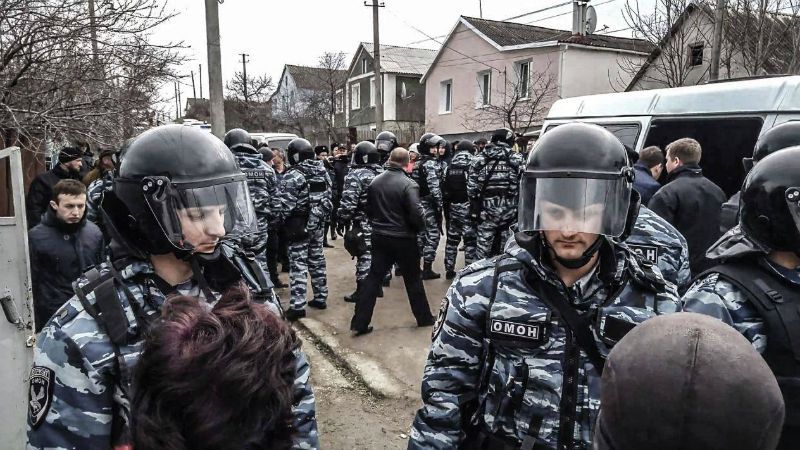 Под прикрытием "переписи" оккупанты устроили рейд по домам крымских татар