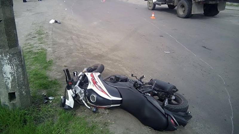 На Рівненщині неповнолітній мотоцикліст насмерть збив 9-річну дівчинку